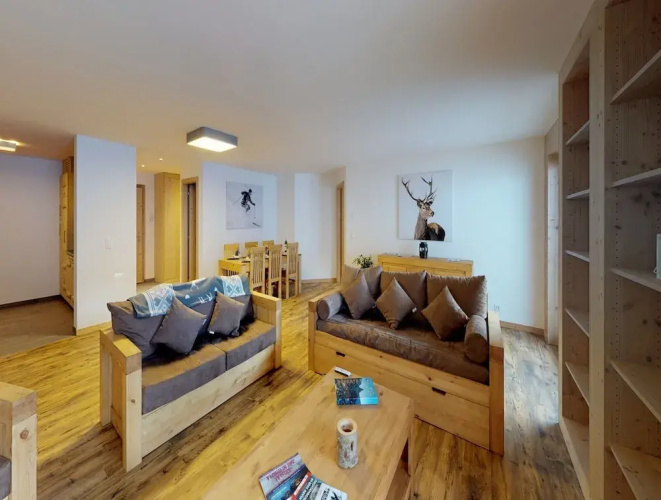 Exquisite Apartment With Balcony