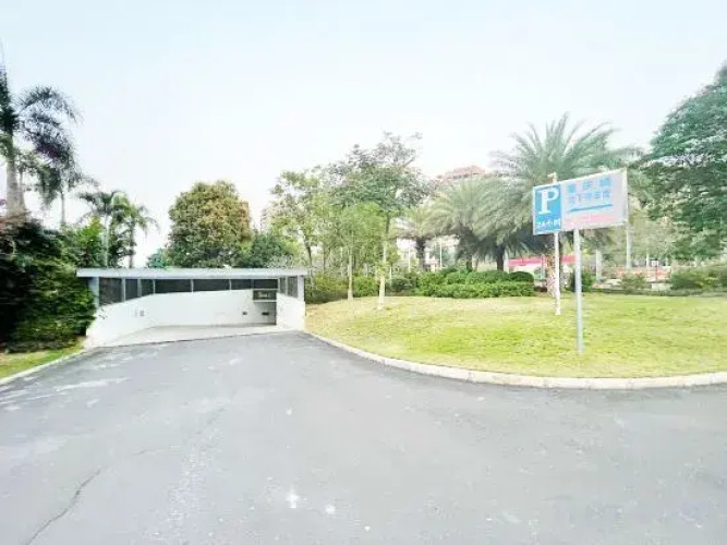 Danzhou walnut Lane Theme Hotel