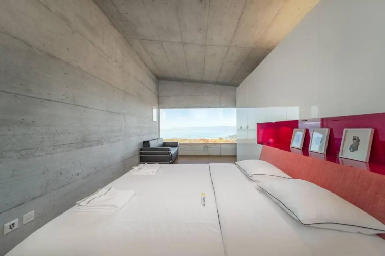 Luxury & Modern 4BD Villa with Panoramic Lake View by GuestLee