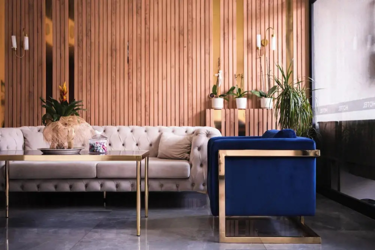 Leons Hotel