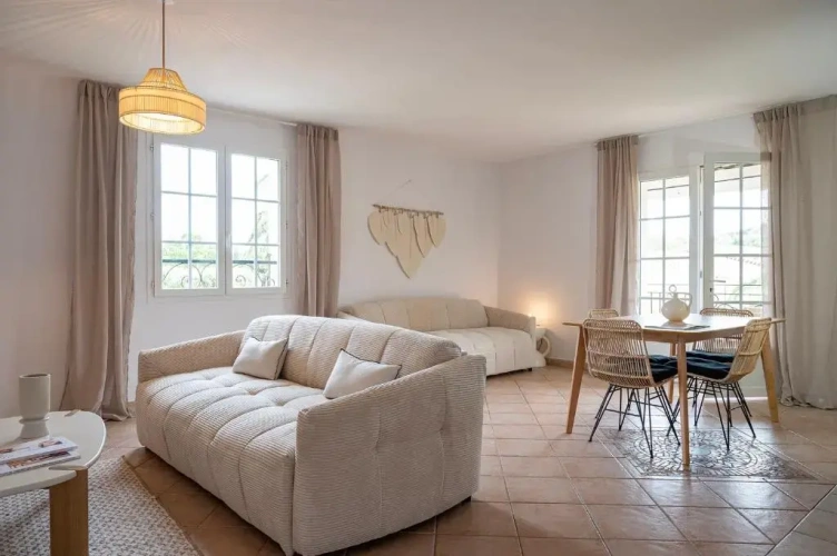 2 Bedrooms Apartment