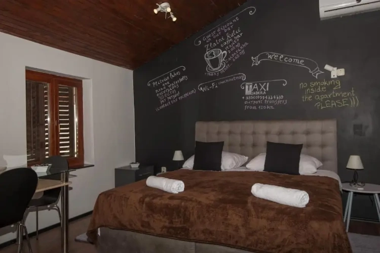 Deluxe Studio