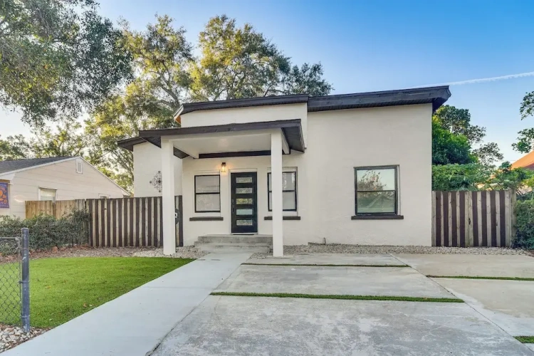 4 Bedrooms Cottage