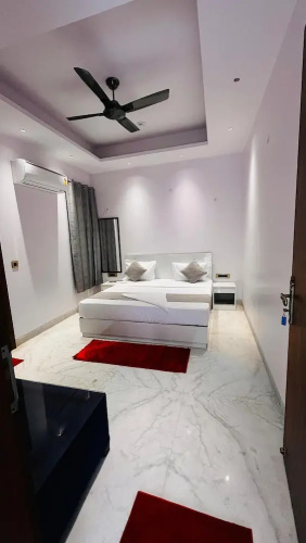 Hotel white House