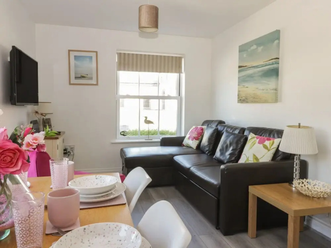 White Rose Apartment