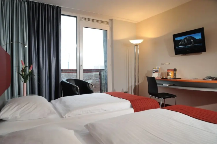 Standard Double room with city view