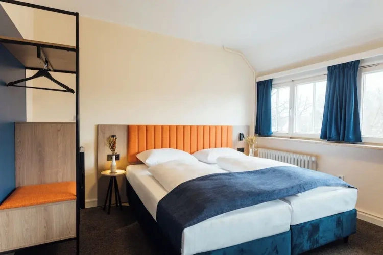 Standard Twin room with garden view