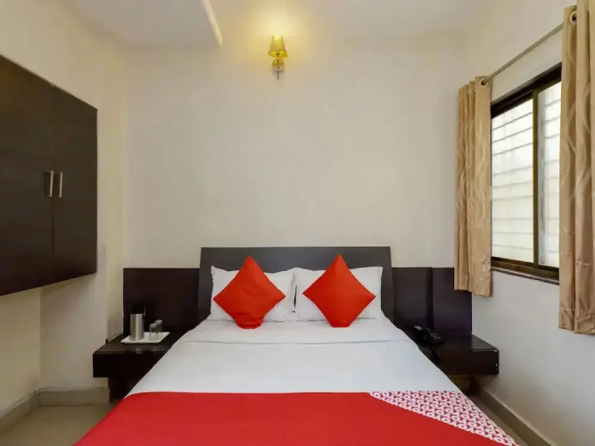 Hotel Mangesh Plaza