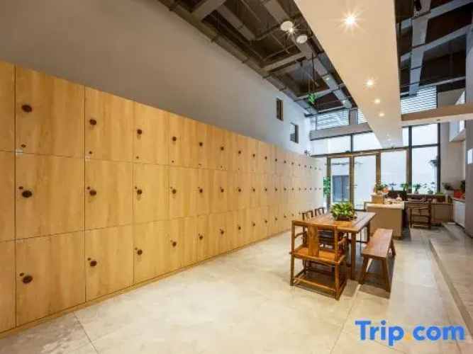 TATATA Youth Hostel