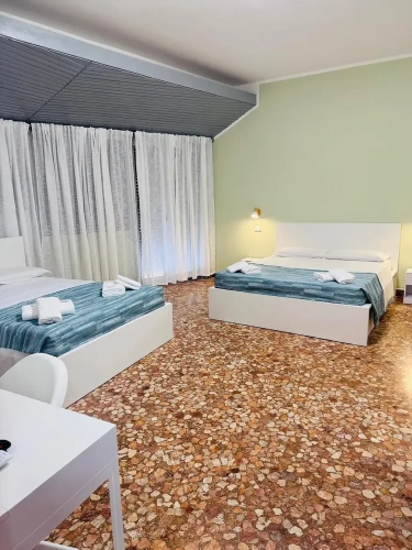 Deluxe Quadruple room with balcony and with city view