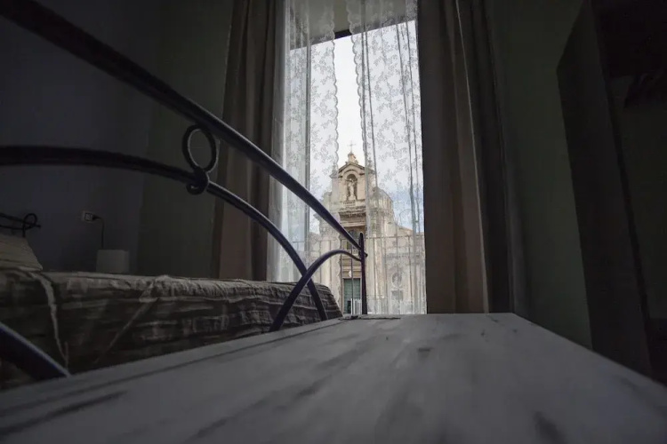 Re Carlo Rooms