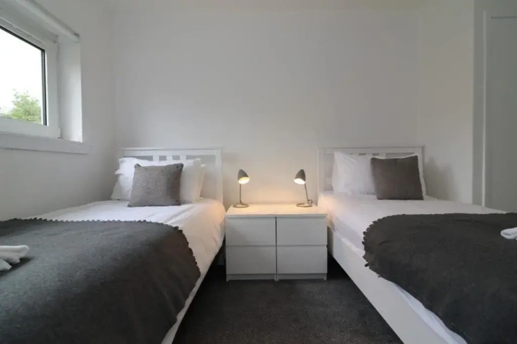 3 Bedrooms Apartment
