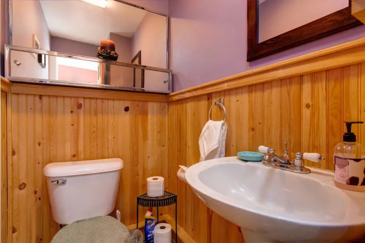 Ontario Park City bungalow