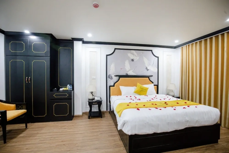 Deluxe Double room with city view