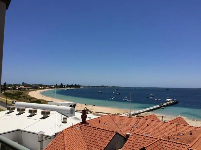 3 Bedrooms Executive Apartment with ocean view