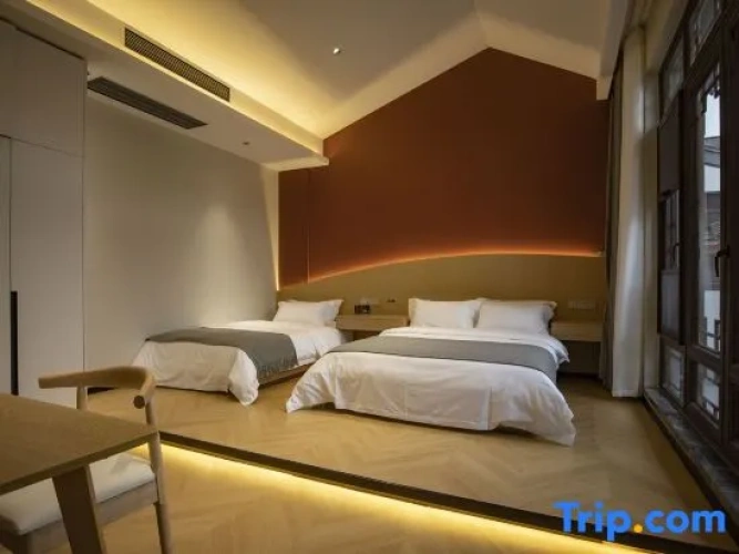 4 Bedrooms Family Villa