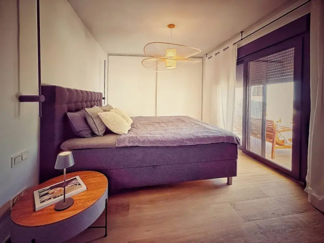 2 Bed Villa - Sleeps 4 - Hot Tub - Parking