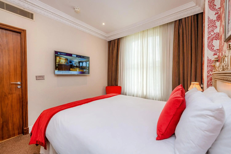 Ashburn Hotel