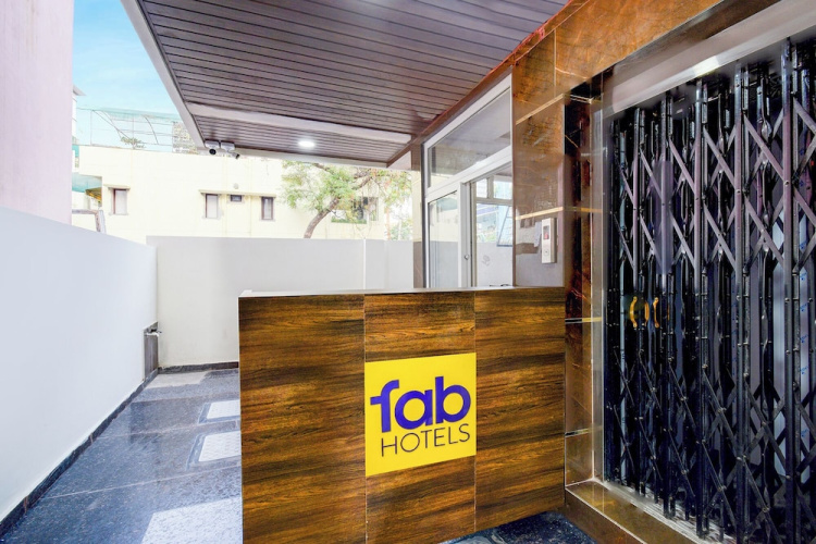 Fabhotel Golden City Inn