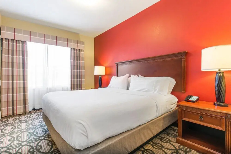 Holiday Inn Express & Suites LaGrange