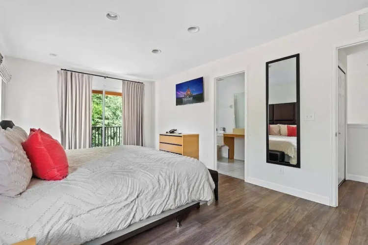 Pet Friendly 4 BR With Hot Tub