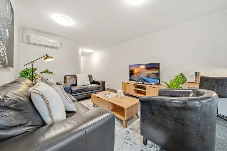 2-bed With Pool, Bbq, Tennis Court & Parking