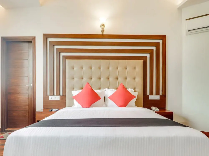 Capital O 44117 Hotel Alphonso