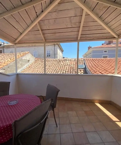 Classic Triple room with balcony and with courtyard view