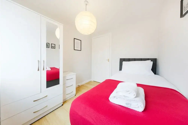 Bristol Apartment with Parking