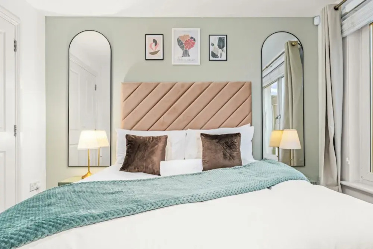 Urban Elegance 5-Bed Glasgow Home