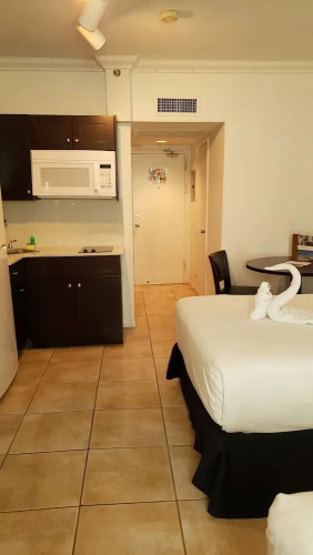 Renovated Ocean view Studio Sleeps 4 , on the beach