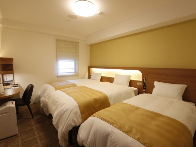 Standard Triple room