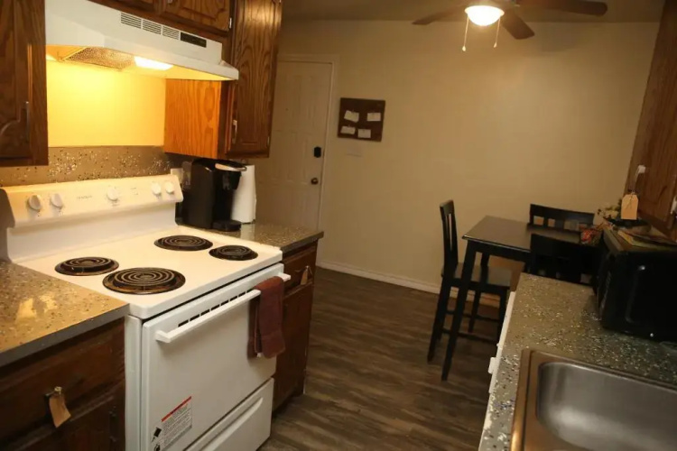 2 bed/ 1 bath next to Ft. Sill