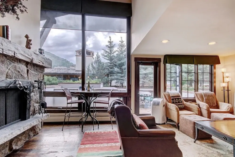 Rustic Mountain View 2Bedroom Condo- Lodge at Vail by RedAwning