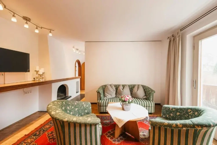 4 Bedrooms Apartment