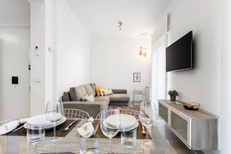 Jose Abascal Apartment by Flatsweethome