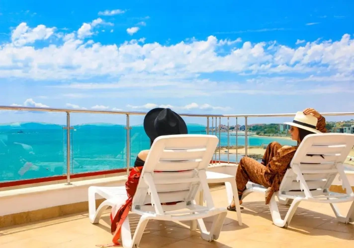 1 Bedroom Apartment with sea view