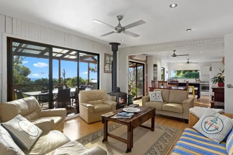 4 Bedrooms Cottage