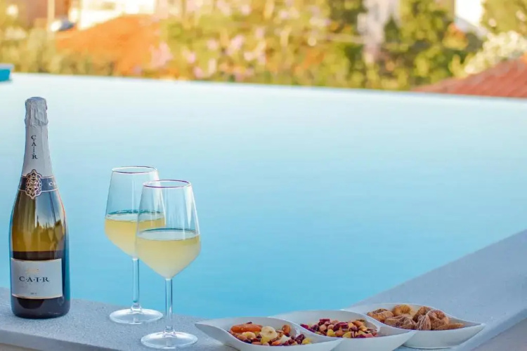 Georgianna's suite with private pool , 'greysuite'