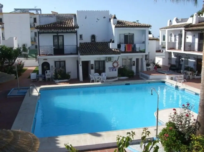 2 Bedrooms Cottage with pool view