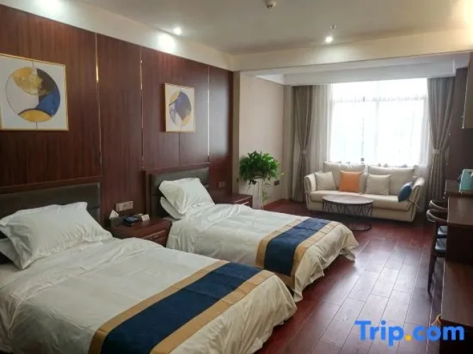 Deluxe Suite