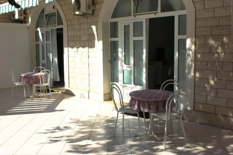Studio with balcony and with garden view