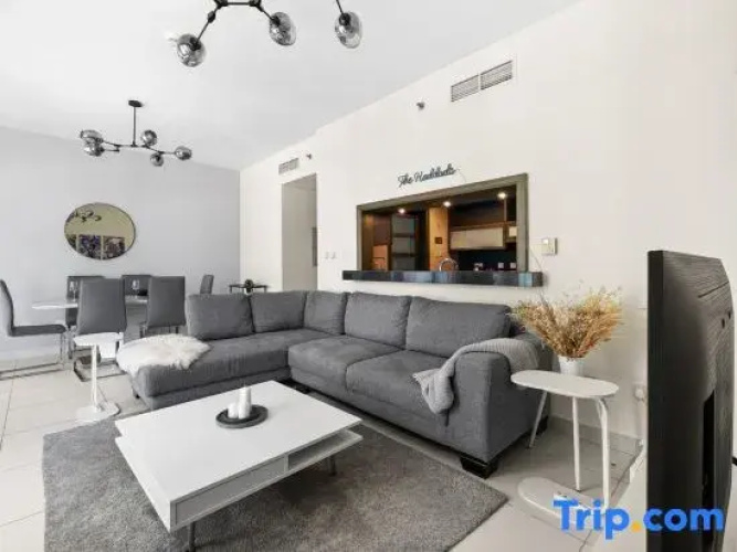 Stunning 2BR in Downtown Partial Burj Khalifa View