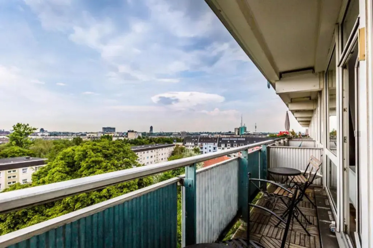 Cologne Fair Apartment with Cathedral View