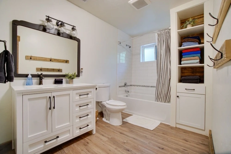 4 Bedrooms Cottage