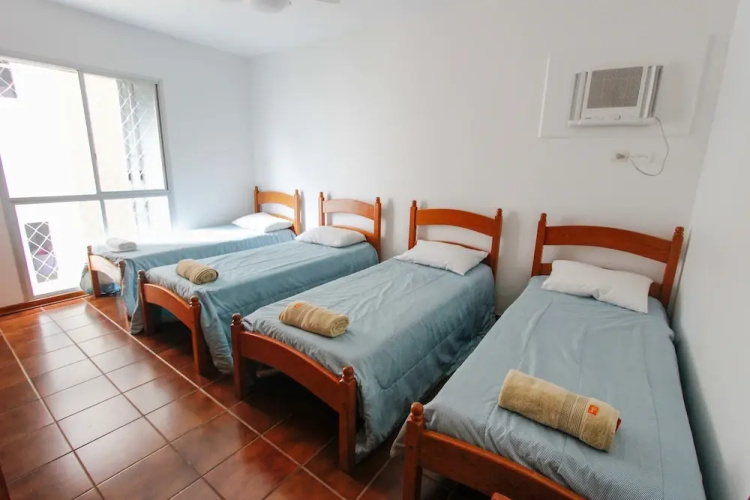 150m da praia com piscina aquecida e sauna