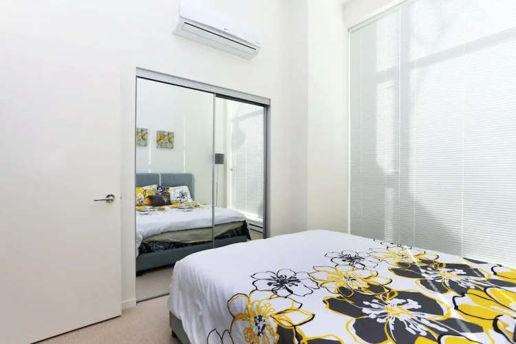 DT Richmond condo by Elevate Rooms