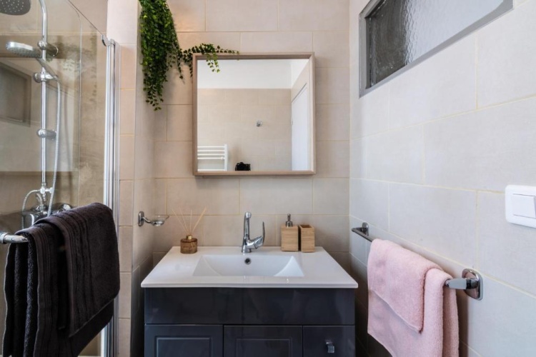 3 Bedrooms Apartment