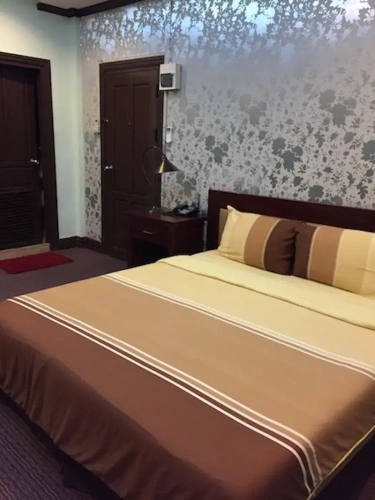 Deluxe Studio