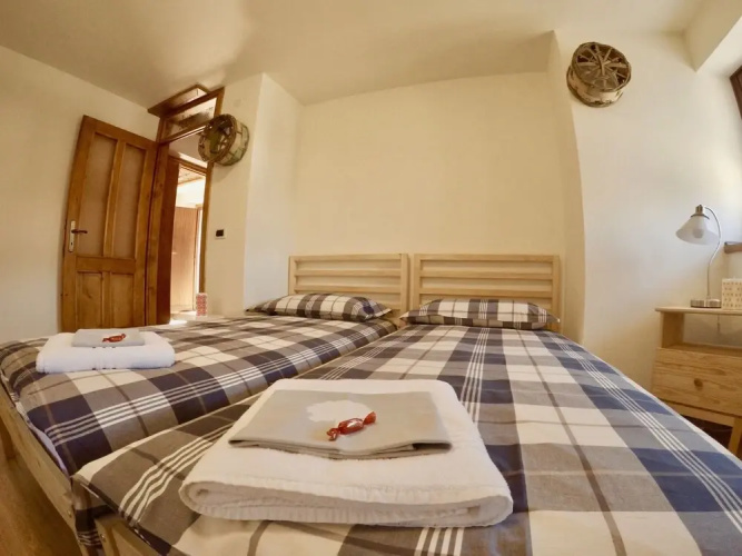 4lander House Balins